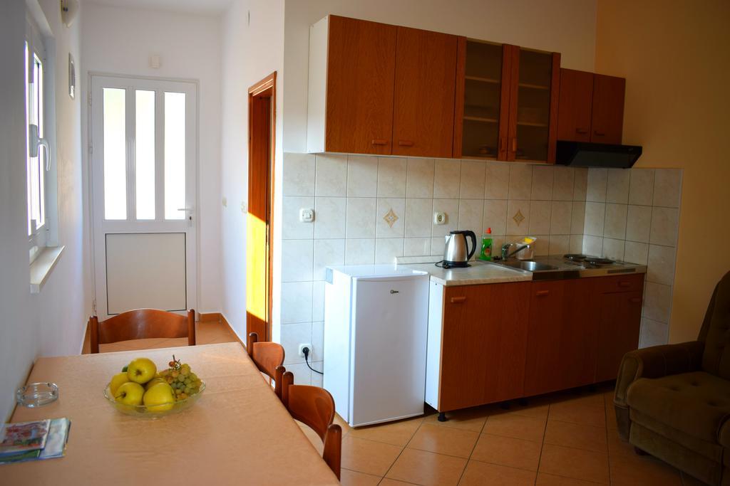 Apartments Klara Молунат Экстерьер фото